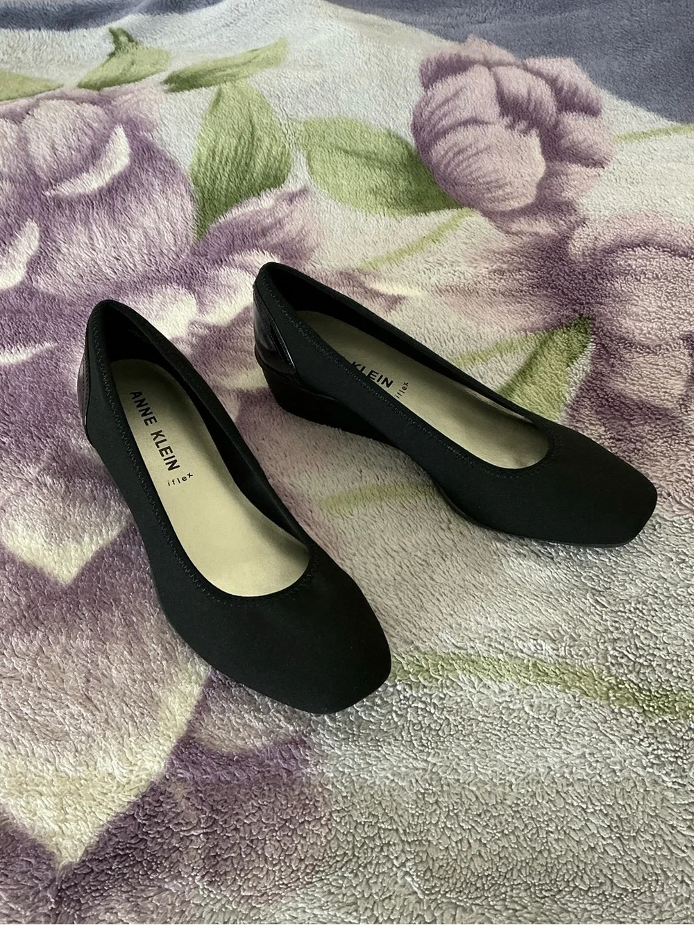 Anne Klein Women’s Wisher Flexible Sporty Wedge Pumps
